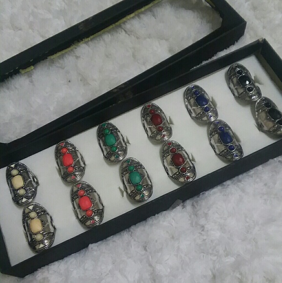 Box with 12 rings - Picture 1 of 2